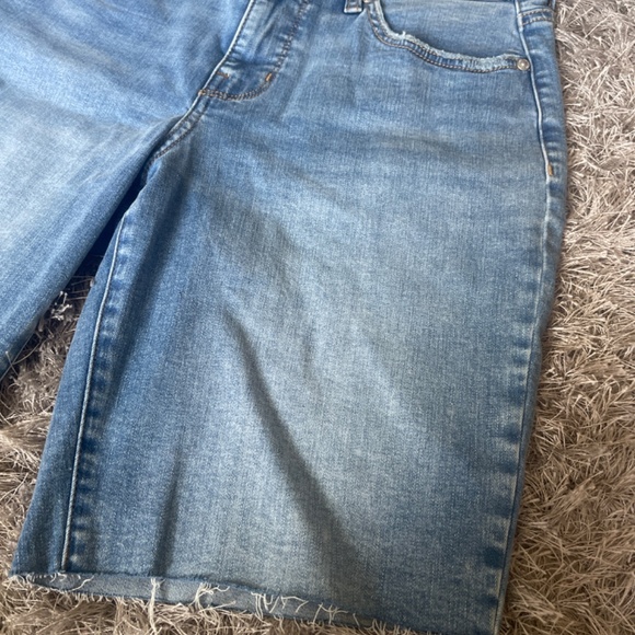 NWT Wonderly Mid Rise Denim Bermuda Shorts - Picture 3 of 5